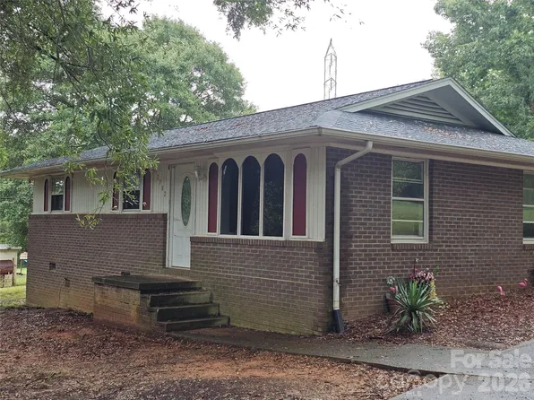 2782 W View St, Hickory, NC 28601