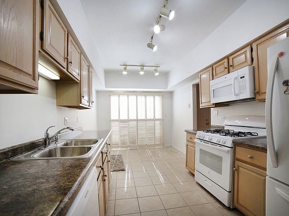 5th image of 582 W Parkside Dr #582