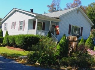12 Hallelujah Ln, Hinton, WV 25951