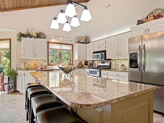 3rd image of 13614 Meadowbrook Ln