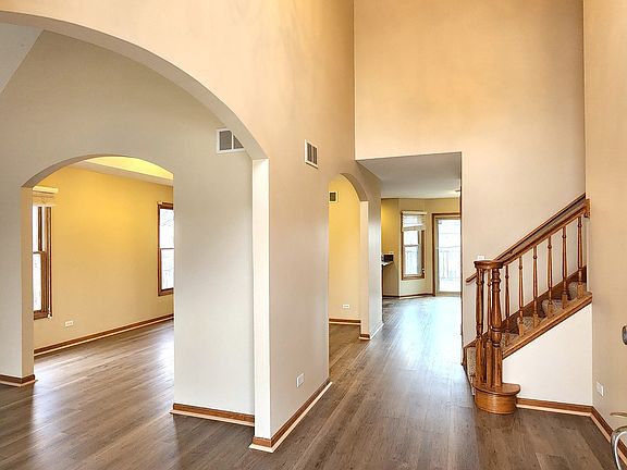 2nd image of 1404 Lily Cache Ln