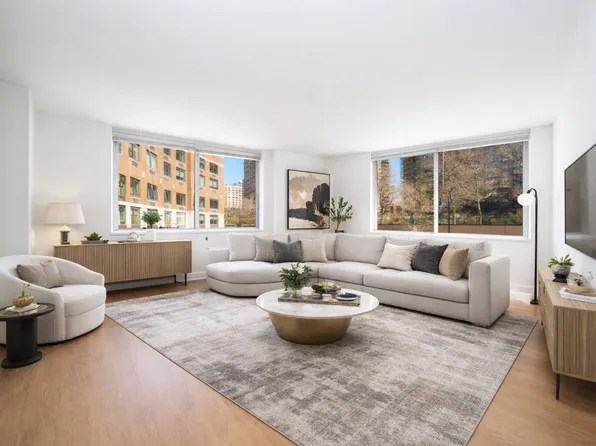 160 Riverside Boulevard image 1 of 13