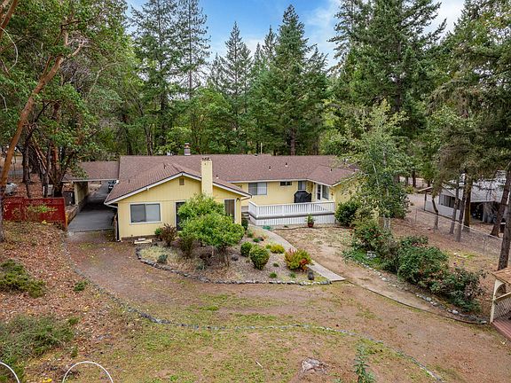 4th image of 310 Surrey Dr