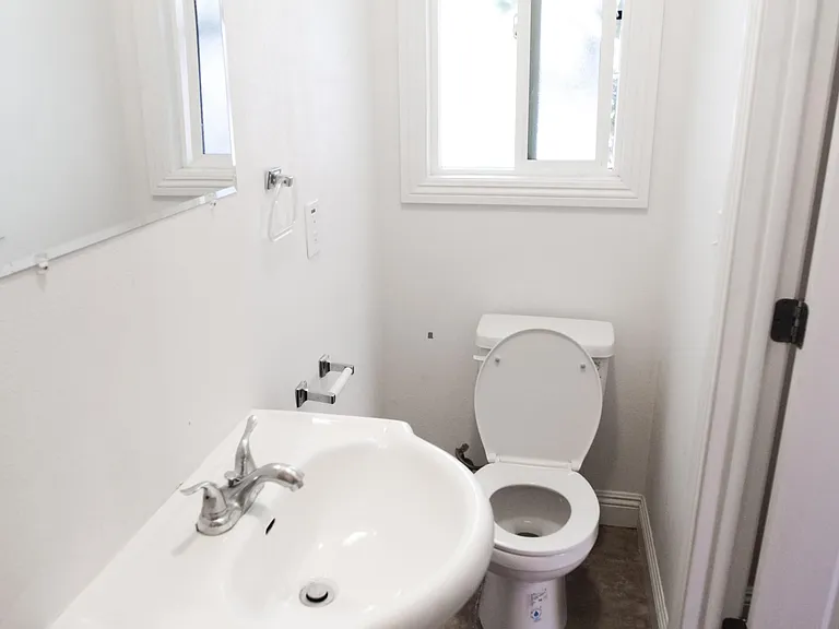 1248 W 37th Dr — Photo 29
