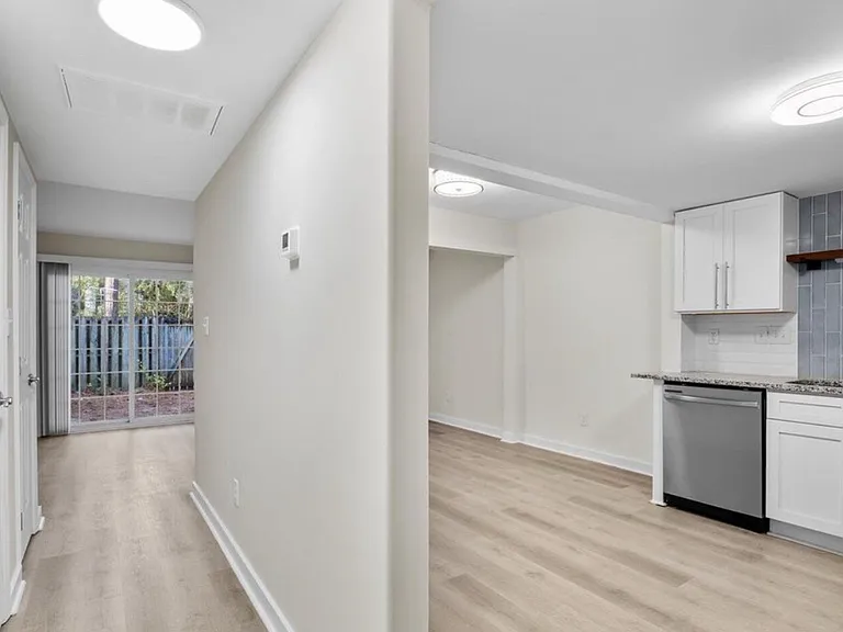 4918 Pompano Ct — Photo 3