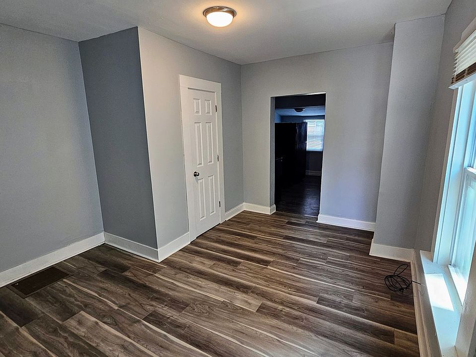 1st image of 142-144 W Park Ave #142