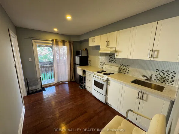 18 Wilkes Cres, Toronto, ON M1L 0B3