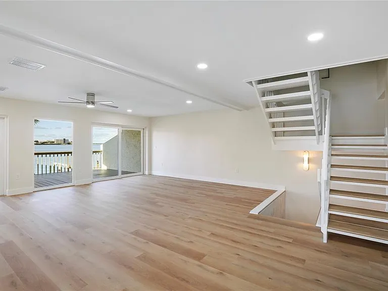 150 Marina Del Rey Ct — Photo 16