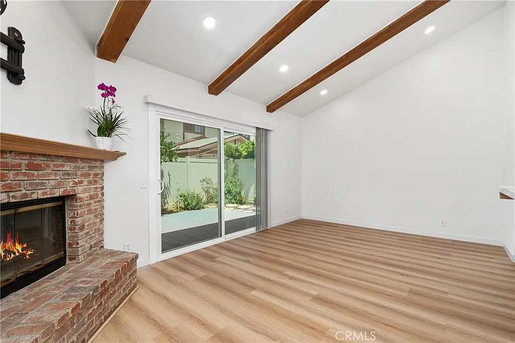 2 bed, 2.5 bath, 1330 sqft, $3,600 — Photo 1