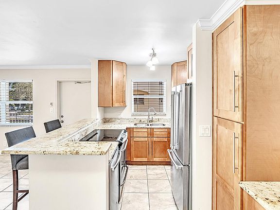 5th image of 2850 NE 14th St Causeway #208B