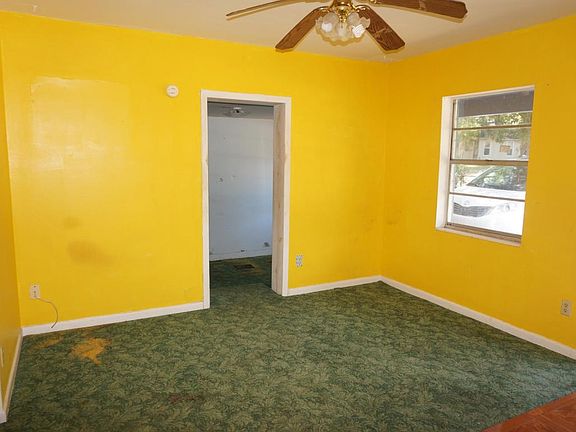 5th image of 10558 Oak Crest Dr