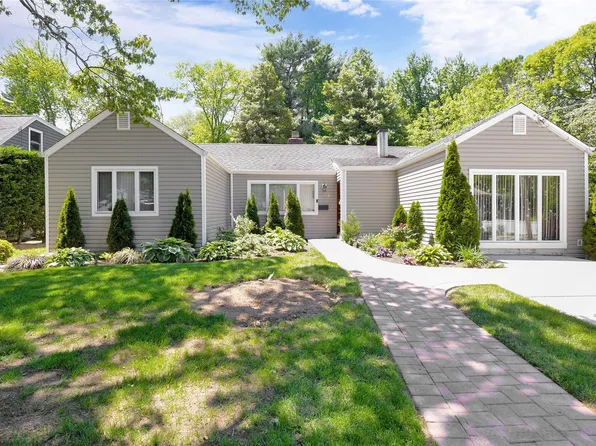 15 W Forest Avenue, Freeport, NY 11520