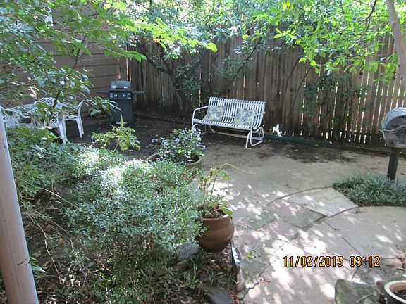 courtyard off kitchen/bedroom