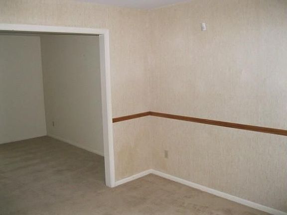 4th image of 523 Winthrop Ln