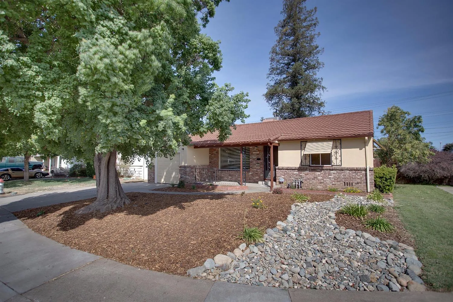 2531 32nd Ave photo 1