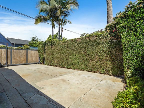 4th image of 2215 Louella Ave #1/2