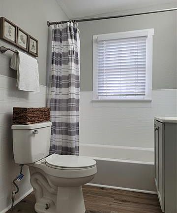 5th image of 1601 W Bond St