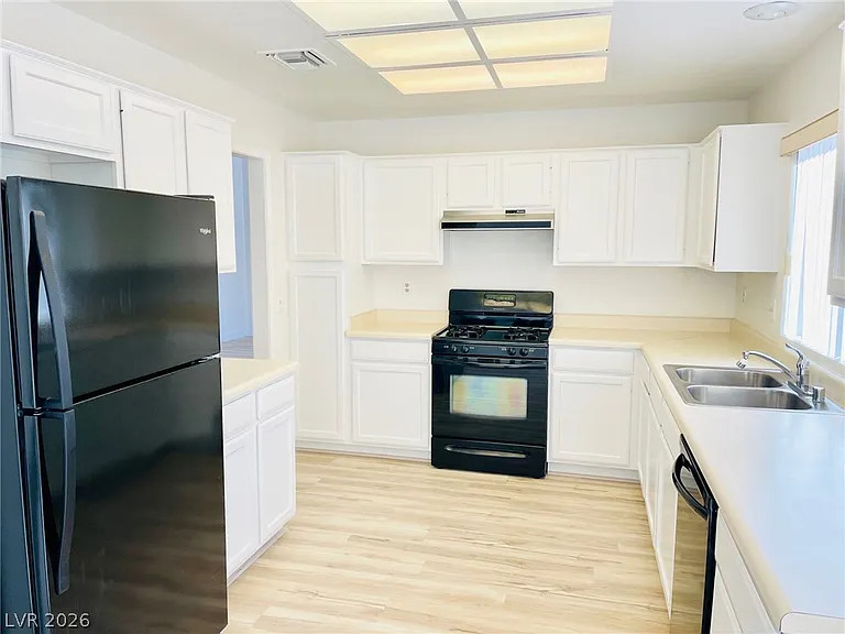 8905 Pennystone Ave — Photo 3