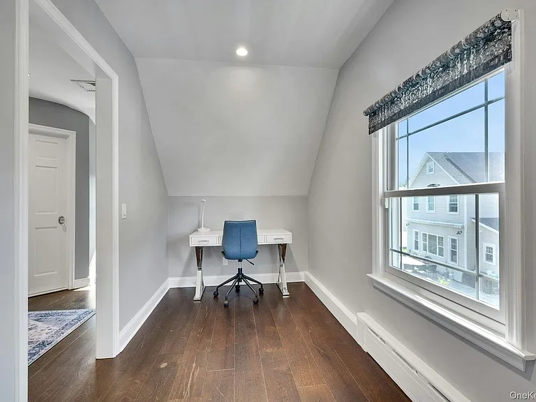 4 Lorraine Dr — Photo 23