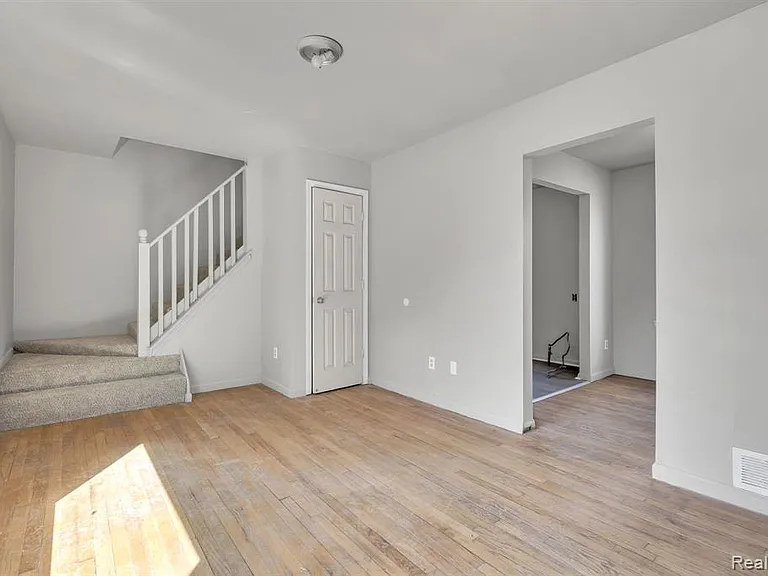 764 Woodmere St — Photo 11