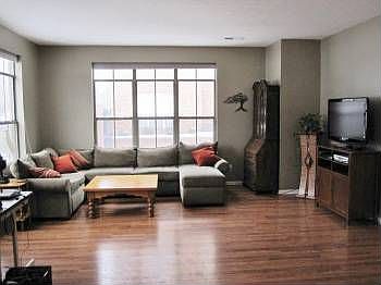 5th image of 662 N Park St