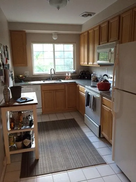 2 bed, 1.5 bath, 973 sqft, $1,550 — Photo 3