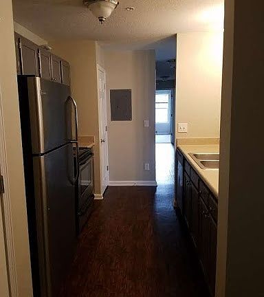 5th image of 1620 Arlyn Cres #F