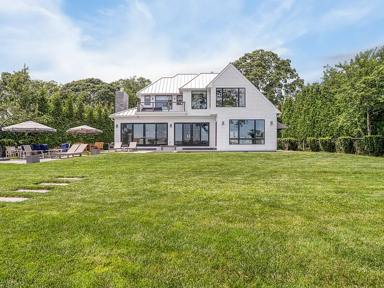 82 Harbor Dr — Photo 5