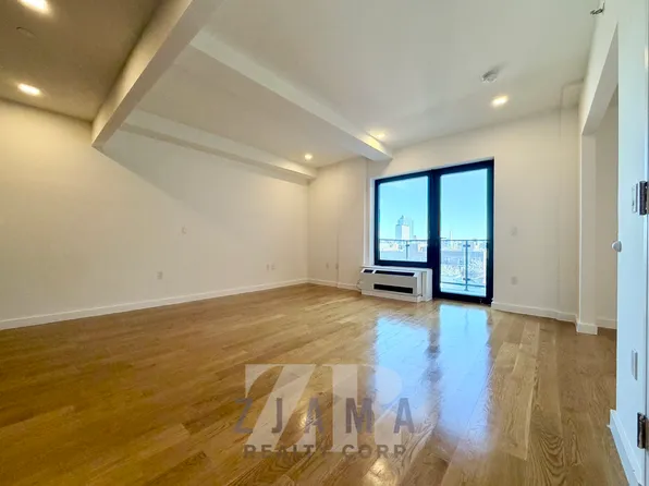 25 East 19th Street image 2 of 12