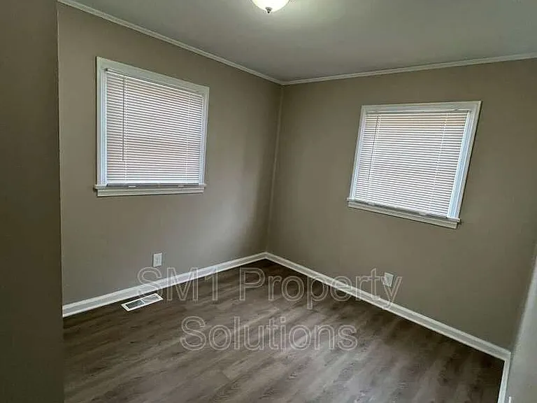 702 Ross Ave — Photo 6
