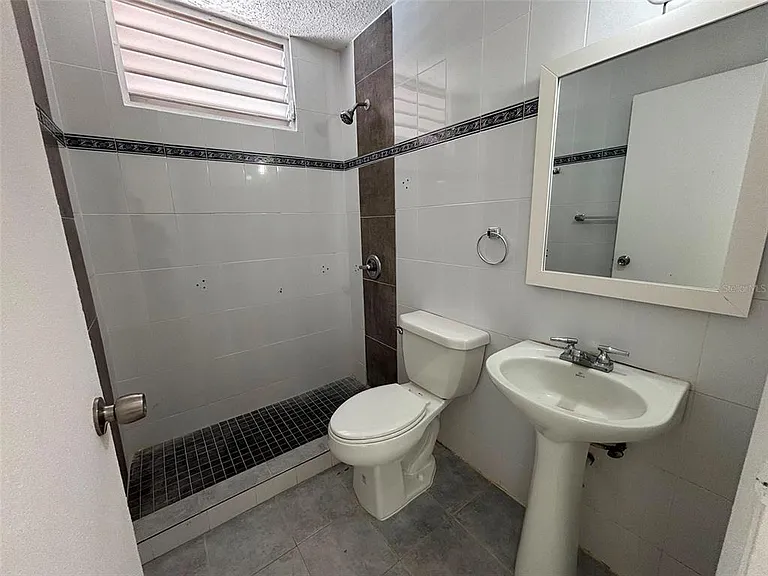 18-6 Street Sabana Gdns #18 — Photo 17