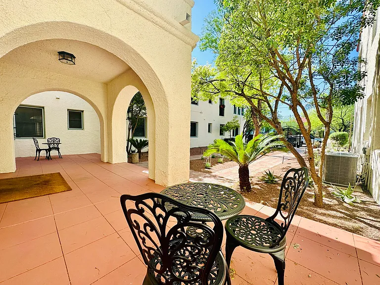 Don Martin Historic Apartments! — Photo 9