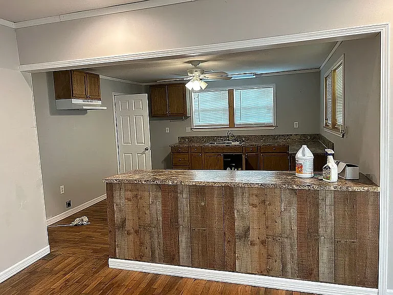 300 Kelly Dr — Photo 6