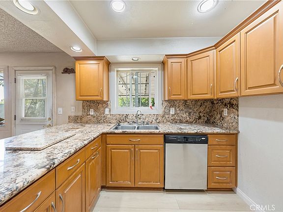 5th image of 531 Rye Ave
