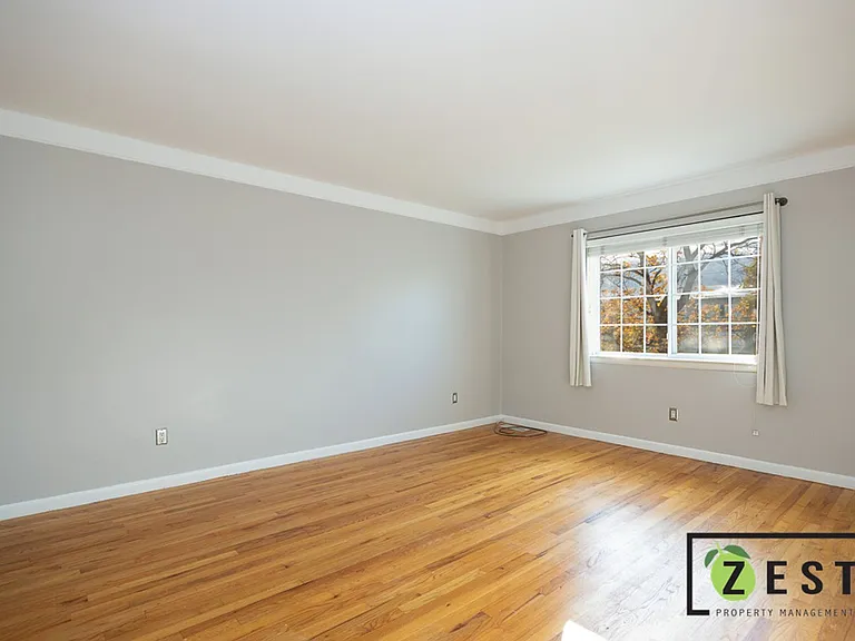 415 Fox Hills Dr N — Photo 17