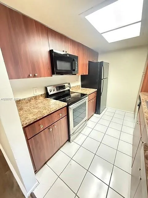 Crescent Cove Condo — Photo 2