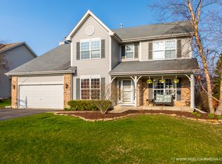 1245 Sandalwood Ln, Crystal Lake, IL 60014