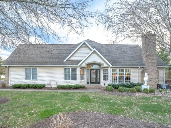 5232 Wolf Run Village Ln, Erie, PA 16505