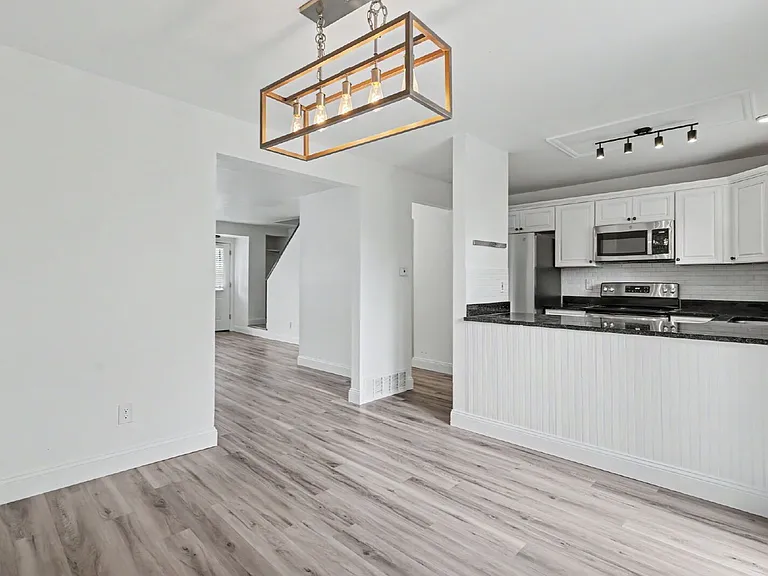 862 London Green Way — Photo 12