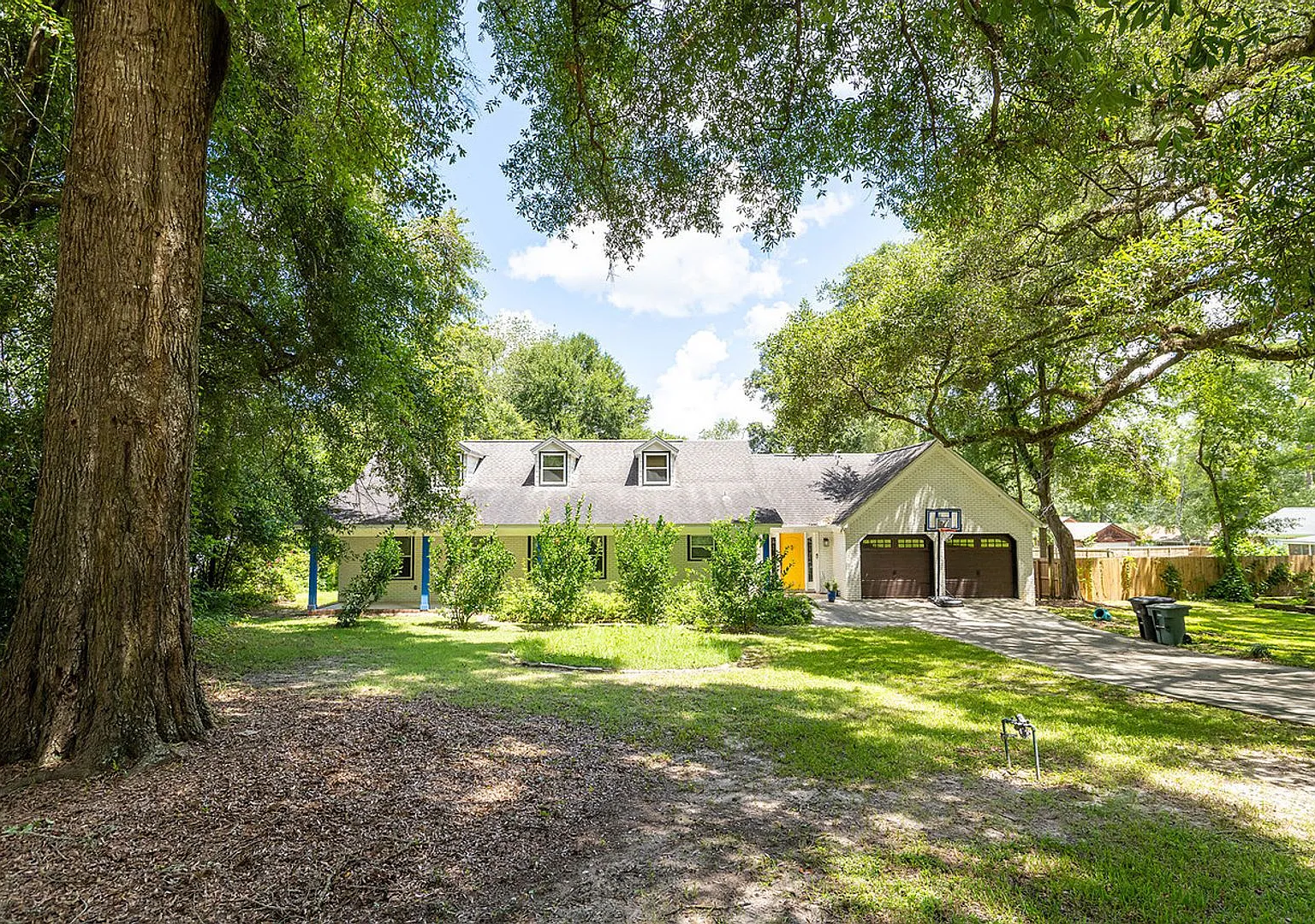 5 Bed / 4 Bath w/POOL & 2 Master Suites in Killearn! — Photo 2