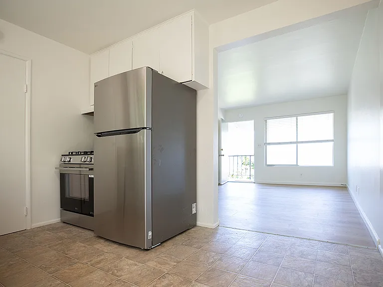 15 W Islay St #D — Photo 3