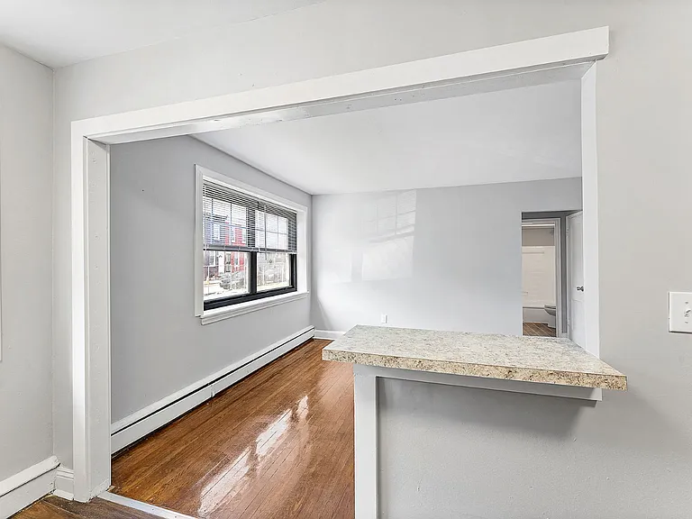 Girard Court Apartments — Photo 9