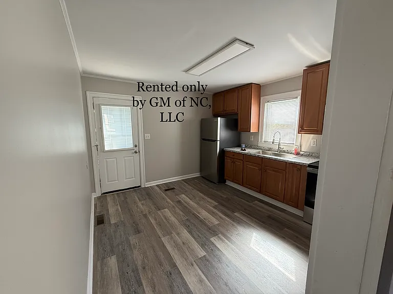 2806 Woodleigh St — Photo 7