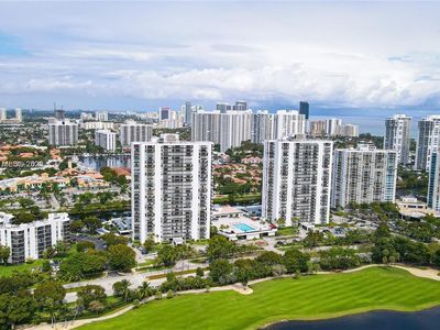 3675 N Country Club Dr APT 405, Aventura, FL, 33180