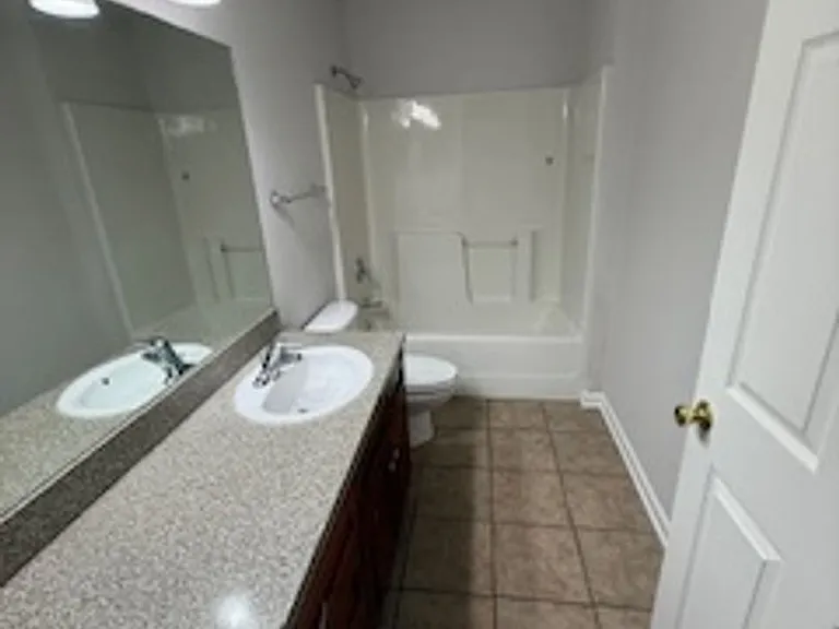 4556 Deslin Dr — Photo 20