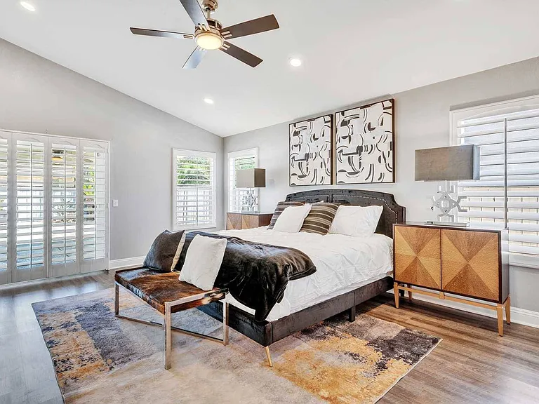 421 Minaret St — Photo 34