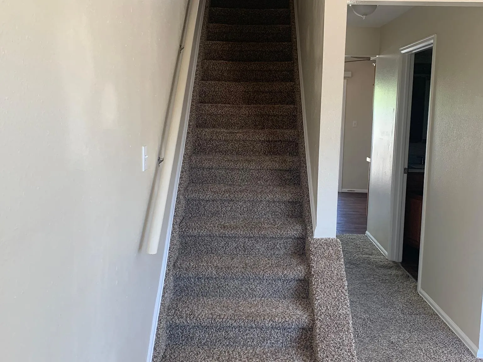 13 Royal Crest Dr — Photo 3