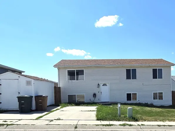 406 Oregon Ave, Gillette, WY 82718