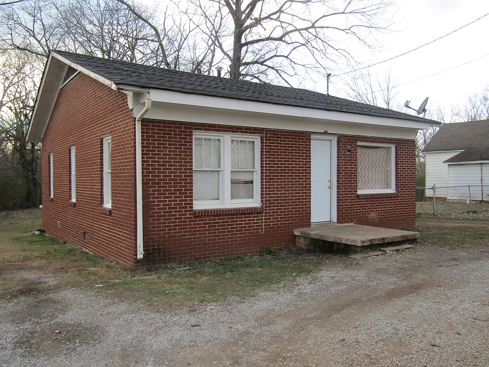 2nd image of 701 Buffalo Rd