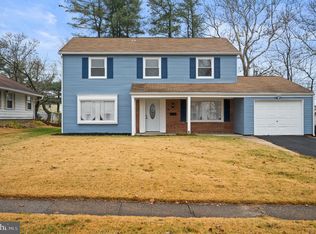 16 Barrington Ln, Willingboro, NJ 08046